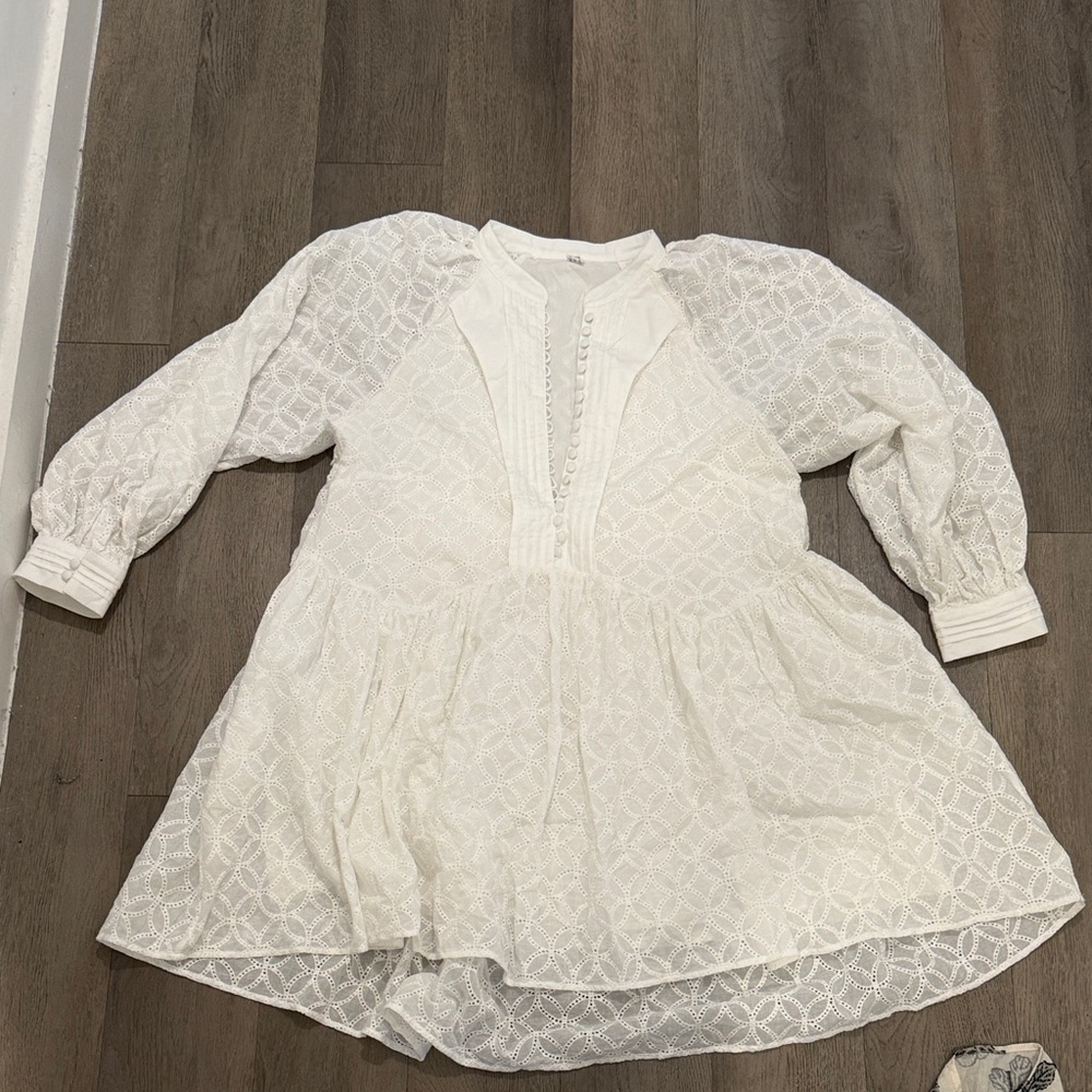 White Lace Long-Sleeve Dress
